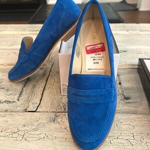 Nine West blue suede loafer 7.5